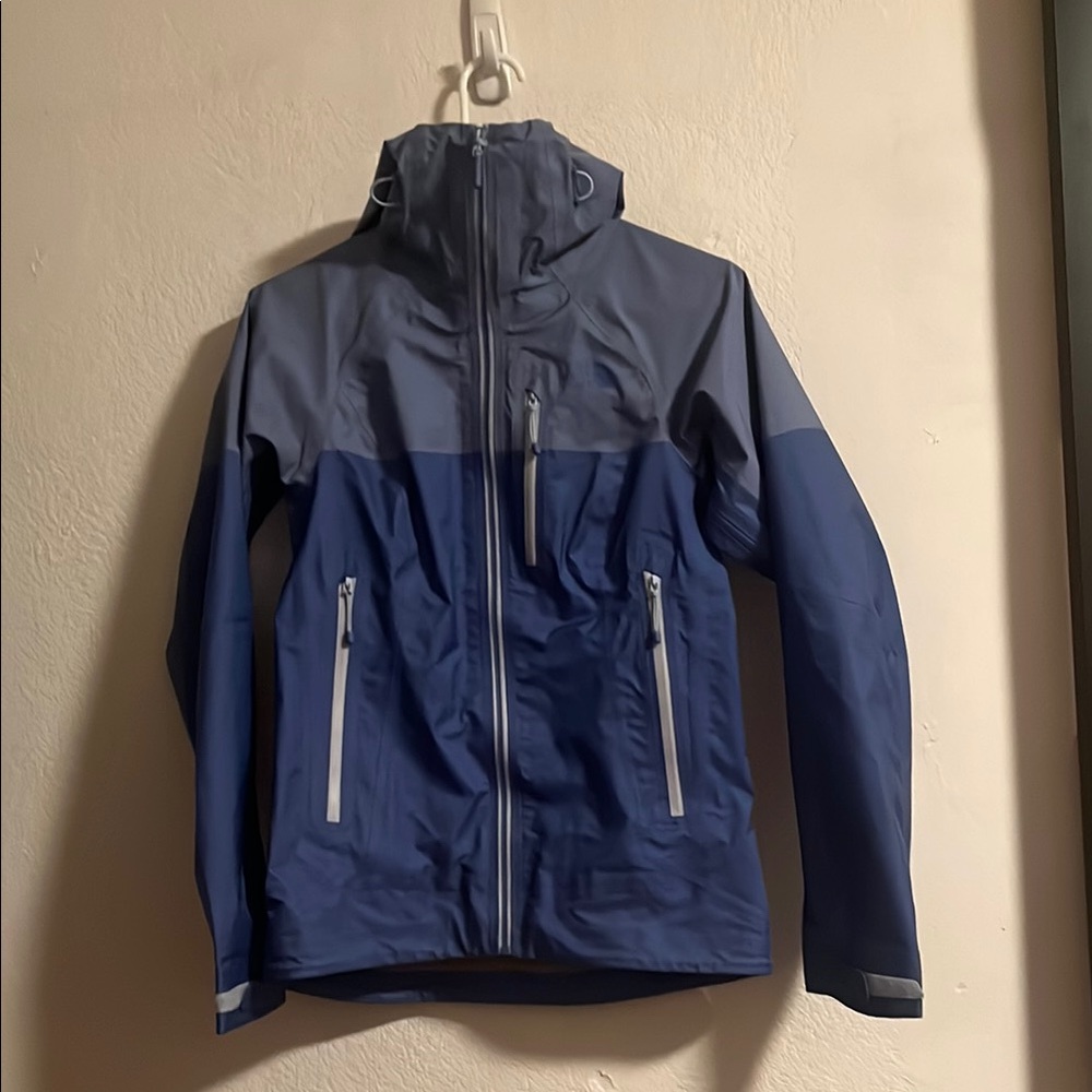 The north face sporty Blue and Gray Raincoat with Performance Fabric